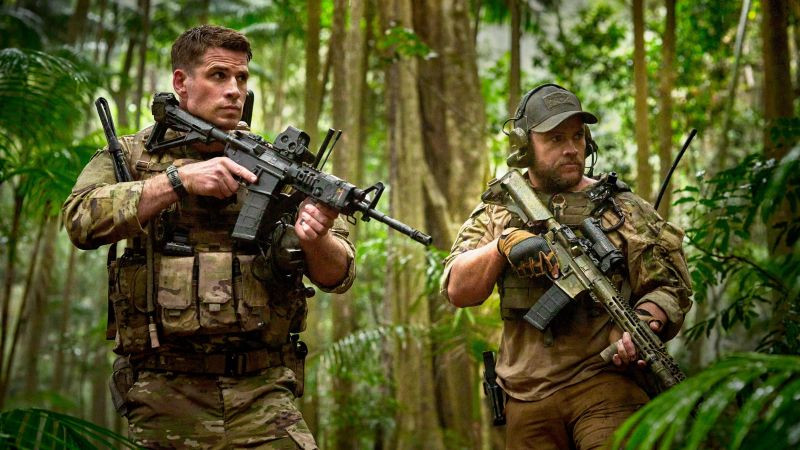 Russell Crowe i Liam Hemsworth u traileru za "Land of Bad"