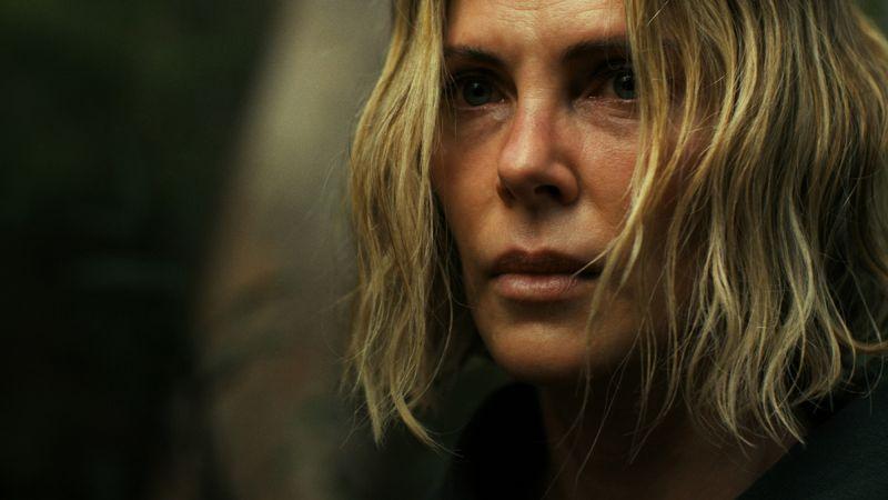 Charlize Theron na meti serijskog ubice u traileru za "Apex"