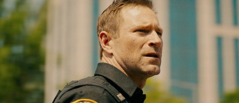 Aaron Eckhart je policajac na dužnosti u traileru za "Line of Duty"
