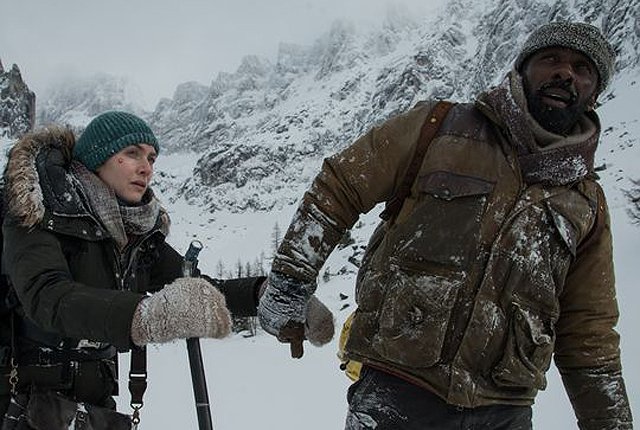 Idris Elba i Kate Winslet u traileru za "The Mountain Between Us"