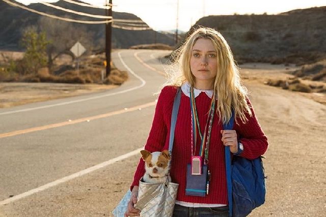 Dakota Fanning u traileru za "Please Stand By"