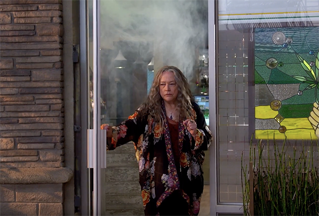 Kathy Bates u teaseru za Netflixov sitcom "Disjointed"