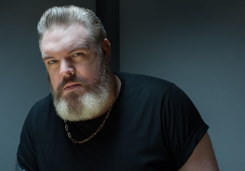 Kristian Nairn glumi nasuprot Waititija u "Our Flag Means Death"