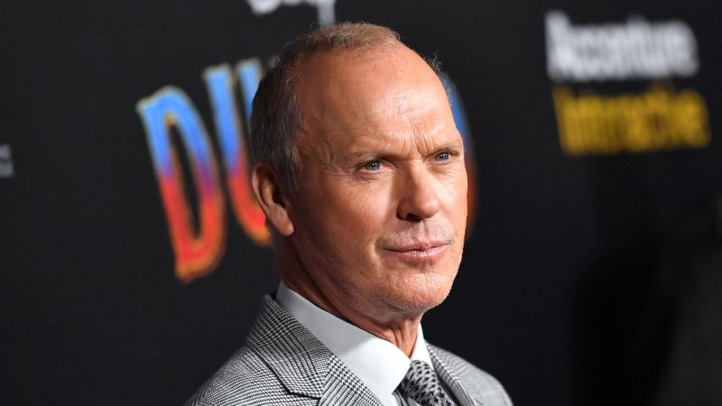 Michael Keaton ponovo preuzima kapuljaču Batmana za "The Flash"