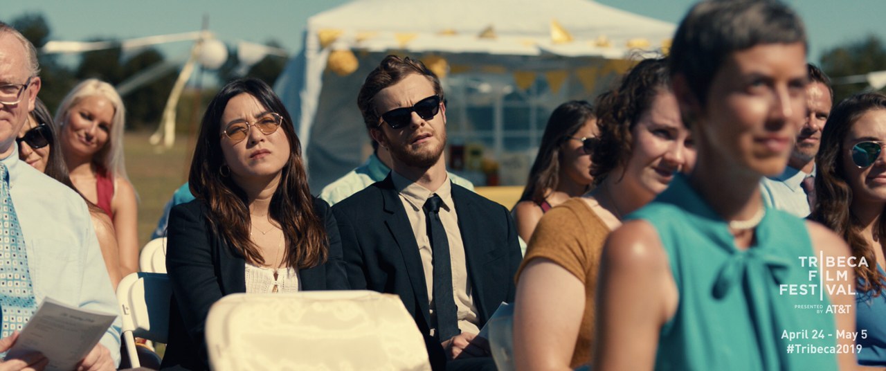 Maya Erskine i Jack Quaid u traileru za "Plus One"